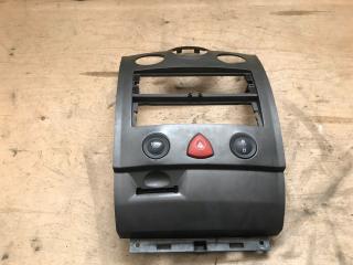 Запчасть рамка магнитолы Renault Megane 2006-2009