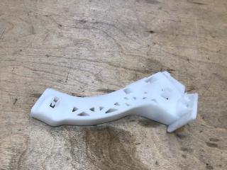 Запчасть направляющая бампера передняя левая Mazda 3 2002-2009