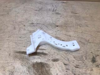 Запчасть направляющая бампера передняя правая Mazda 3 2002-2009