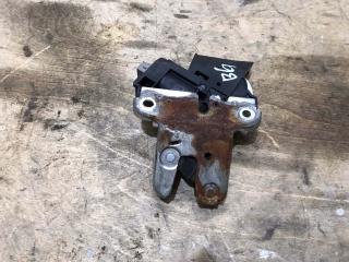 Запчасть замок крышки багажника Volkswagen Passat 2010