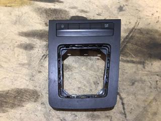 Запчасть накладка консоли Skoda Octavia 2013-2017