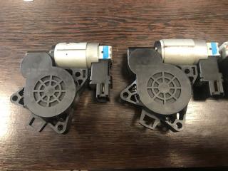 Запчасть моторчик стеклоподъемника Mazda 3 2002-2009