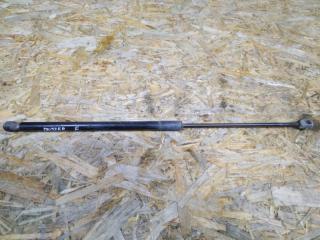 Фото запчасти амортизатор капота RENAULT DUSTER 2012 Б/У запчасть Запчасть амортизатор капота RENAULT DUSTER 2012