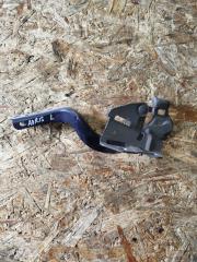 Петля капота передняя левая TOYOTA AURIS 2014 контрактная Петля капота передняя левая TOYOTA AURIS 2014