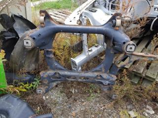 Подрамник двигателя передний Volkswagen Touareg 2004