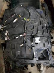 Запчасть обшивка двери передняя правая Mazda Premacy 2007-2010