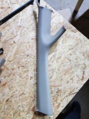 Накладка передней стойки передняя левая Nissan Tiida Latio 2004