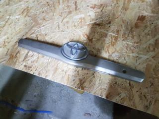 Фото запчасти накладка крышки багажника Toyota Camry 2008 контрактная запчасть Запчасть накладка крышки багажника Toyota Camry 2008