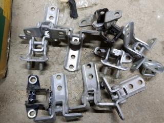 Петля двери Mitsubishi Lancer 2007-2011