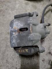 Суппорт передний правый Toyota Ist 2004