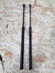 Амортизатор капота Volkswagen Touareg 2004 контрактная Амортизатор капота Volkswagen Touareg 2004