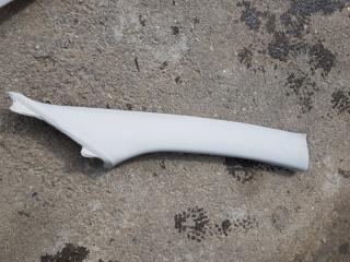 Накладка передней стойки правая Toyota Avensis 2004