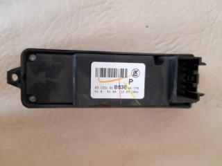 Кнопка стеклоподъемника Mazda Mazda3 2008
