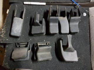 Запчасть накладка салазки сидения Mazda Mazda3 2008
