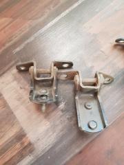 Петля двери задняя левая Toyota Rav 4 2004