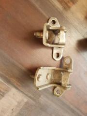 Запчасть петля двери задняя левая Toyota Rav 4 2004