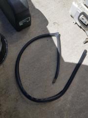 Уплотнитель дверного проема передний левый Mitsubishi Lancer 2004