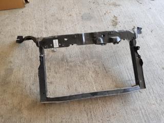 Рамка радиатора Toyota Ist 2005