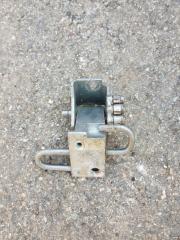 Петля двери передняя правая Volkswagen Passat 2004