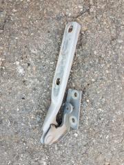 Фото запчасти петля капота правая Volkswagen Passat 2004 контрактная запчасть Запчасть петля капота правая Volkswagen Passat 2004