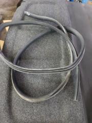 Уплотнитель дверного проема задний левый Nissan Note 2010