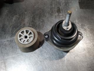 Запчасть подушка двигателя Volkswagen Tuareg 2002-2010