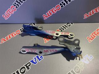 Петля капота TOYOTA VITZ 11.2001
