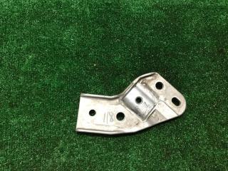 Кронштейн передний левый Mercedes-Benz E-Class