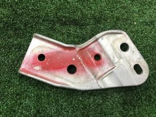 Кронштейн передний левый Mercedes-Benz E-Class