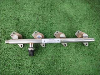 Топливная рампа левая Mercedes-Benz C-Class 2015