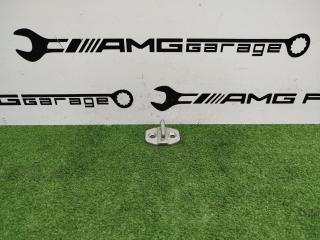 Запчасть скоба замка двери Mercedes-Benz C-Class