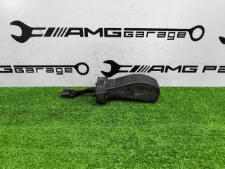 Ограничитель двери передний правый Mercedes-Benz A-Class 2023 контрактная Ограничитель двери передний правый Mercedes-Benz A-Class 2023