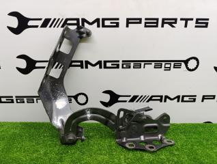 Петля капота правая Mercedes-Benz C-Class 2016 контрактная Петля капота правая Mercedes-Benz C-Class 2016