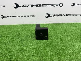 Крепежный уголок передний левый Mercedes-Benz C-Class