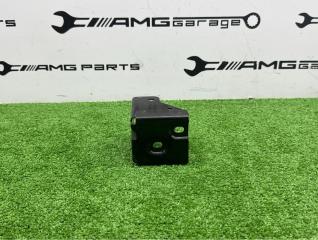 Крепежный уголок передний правый Mercedes-Benz C-Class