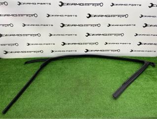 Уплотнитель стекла передний правый AUDI Q3 2024