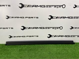 Запчасть уплотнитель стекла задний левый AUDI Q3 2024