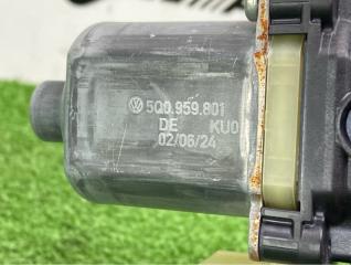 Мотор стеклоподъемника задний левый Q3 2024 F3B