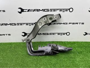 Петля капота правая Mercedes-Benz GLA-Class 2023 контрактная Петля капота правая Mercedes-Benz GLA-Class 2023