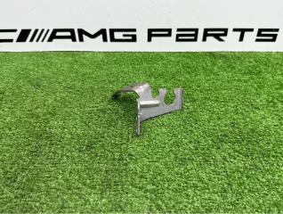 Запчасть кронштейн передний левый AUDI Q3 2024