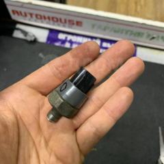 Запчасть датчик давления масла TOYOTA CAMRY