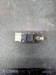 Запчасть датчик педали тормоза MAZDA FAMILIA