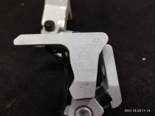 Фото запчасти петля двери VOLKSWAGEN POLO 2013 Б/У запчасть Запчасть петля двери VOLKSWAGEN POLO 2013