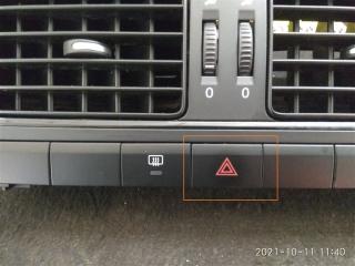 Фото запчасти кнопка аварийной сигнализации VOLKSWAGEN POLO 2013 Б/У запчасть Запчасть кнопка аварийной сигнализации VOLKSWAGEN POLO 2013