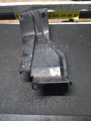 Запчасть кронштейн радиатора MAZDA DEMIO