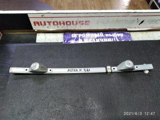 Фото запчасти рейка направляющаяя стекла двери OPEL ASTRA Б/У запчасть Запчасть рейка направляющаяя стекла двери OPEL ASTRA