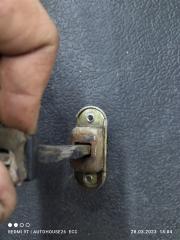 Запчасть ограничитель двери передний правый mitsubishi galant