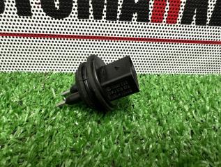 Фото запчасти датчик уровня омывающей жидкости в бачок AUDI Q5 2016 Б/У запчасть Запчасть датчик уровня омывающей жидкости в бачок AUDI Q5 2016