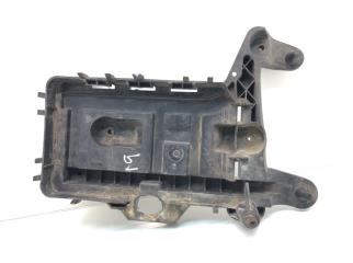 Фото запчасти полка аккумулятора Volkswagen Golf 2005 контрактная запчасть Запчасть полка аккумулятора Volkswagen Golf 2005