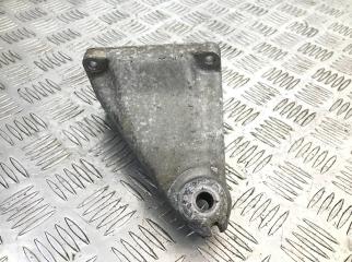 Фото запчасти кронштейн двигателя Mercedes C 2002 контрактная запчасть Запчасть кронштейн двигателя Mercedes C 2002